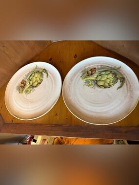 World market set of two 10 “made in Italy Artichoke Ceramic Dinner Plates